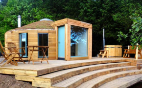 Otter - Eco Bothy with Hot Tub